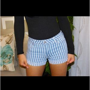 Some cute shorts for the summer☀️